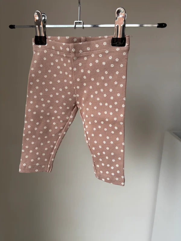 Beige riblegging met bloemetjes