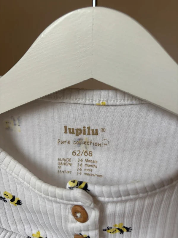 Witte t-shirt met bijtjes