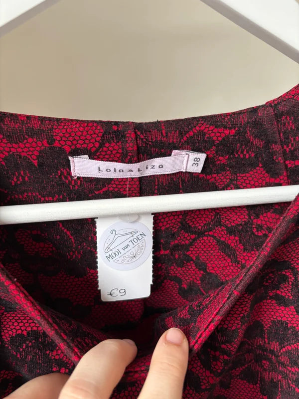 Rode jurk zonder mouwen