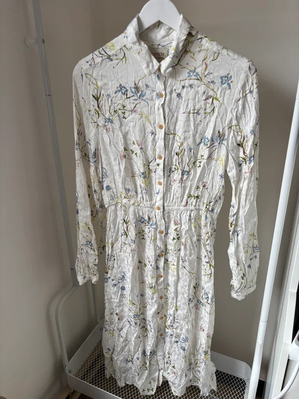 Witte lange bloemenjurk