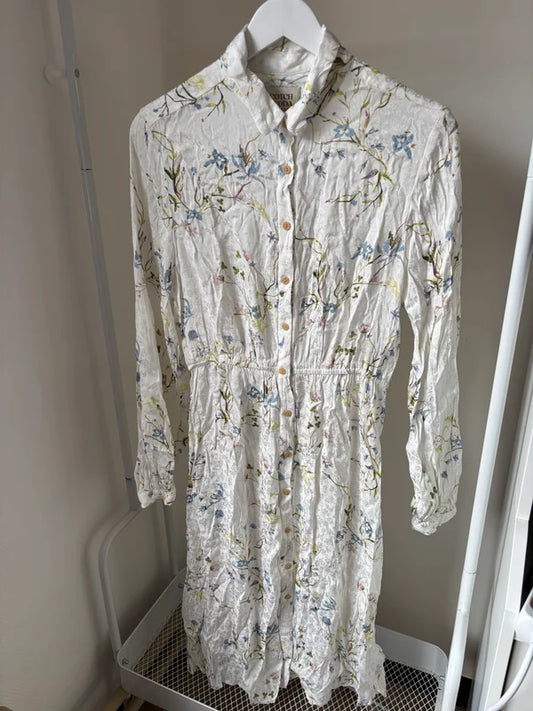 Witte lange bloemenjurk