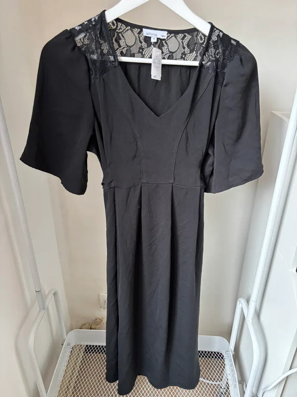 Zwarte zwangerschapsjurk met korte mouwen