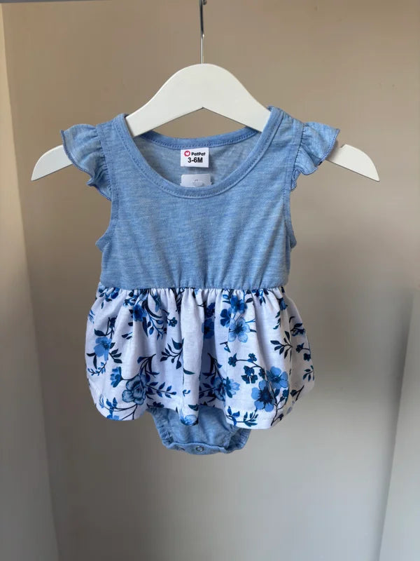 Lichtblauw romperjurkje