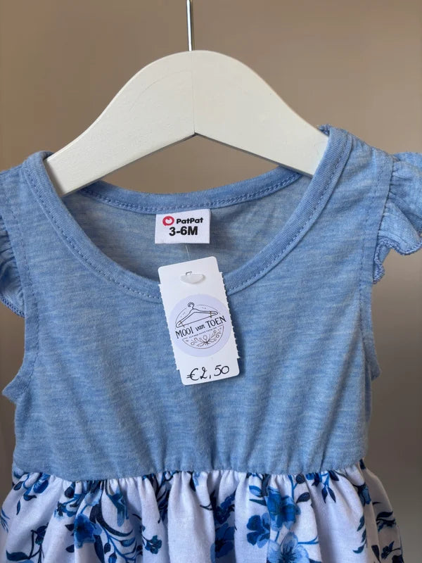 Lichtblauw romperjurkje