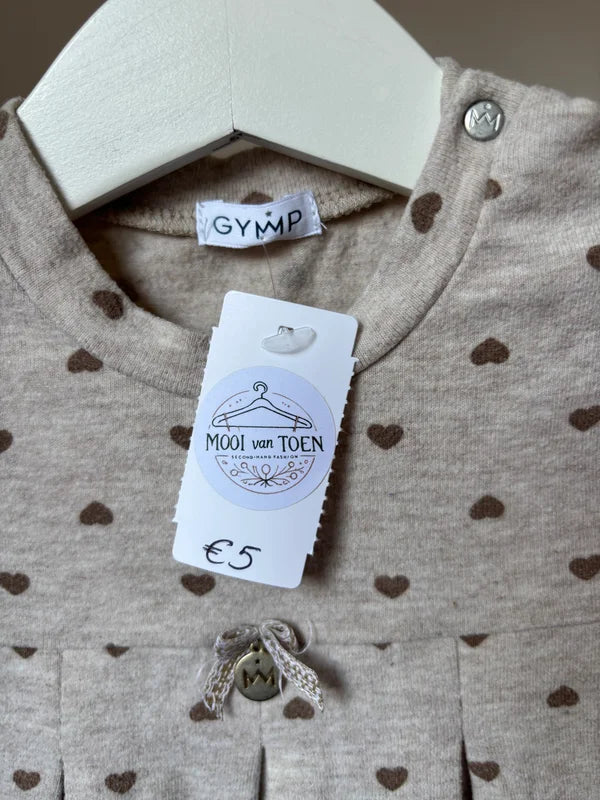 Beige jurk met hartjes