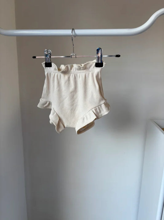 Crèmekleurig pamperbroekje