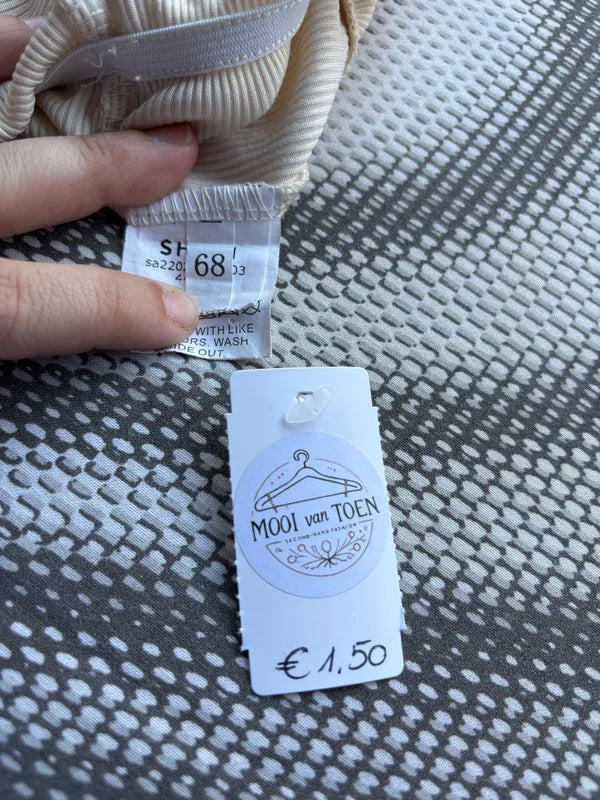 Crèmekleurig pamperbroekje