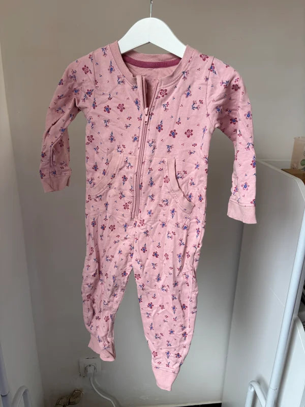 Roze boxpakje met bloemetjes