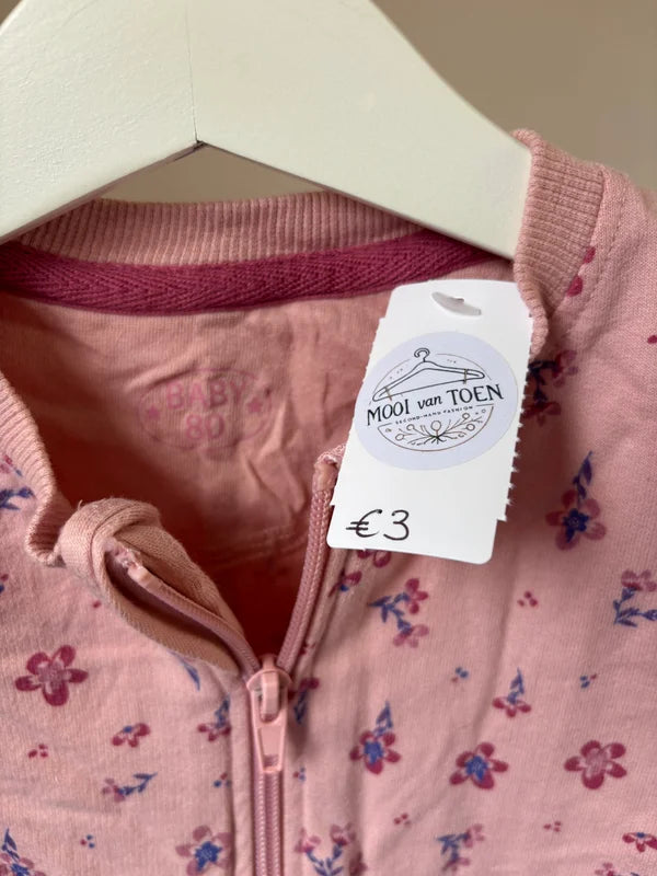 Roze boxpakje met bloemetjes