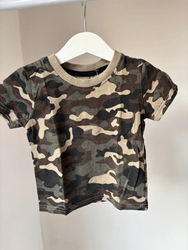 T-shirt met camouflageprint