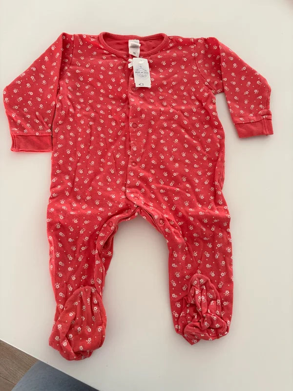 Roze eendelige pyjama met bloemetjes