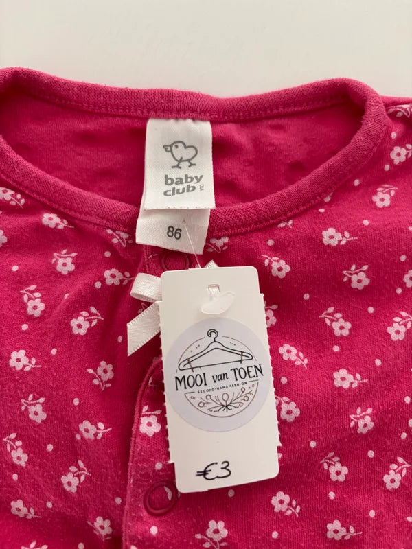 Roze eendelige pyjama met bloemetjes