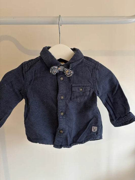 Marineblauw hemdje met strikje