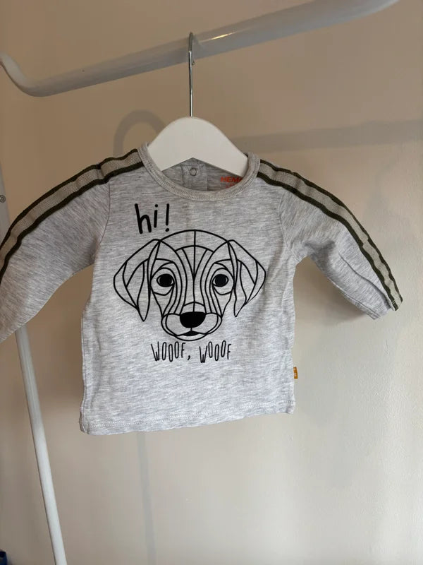 Lichtgrijze longsleeve met hond