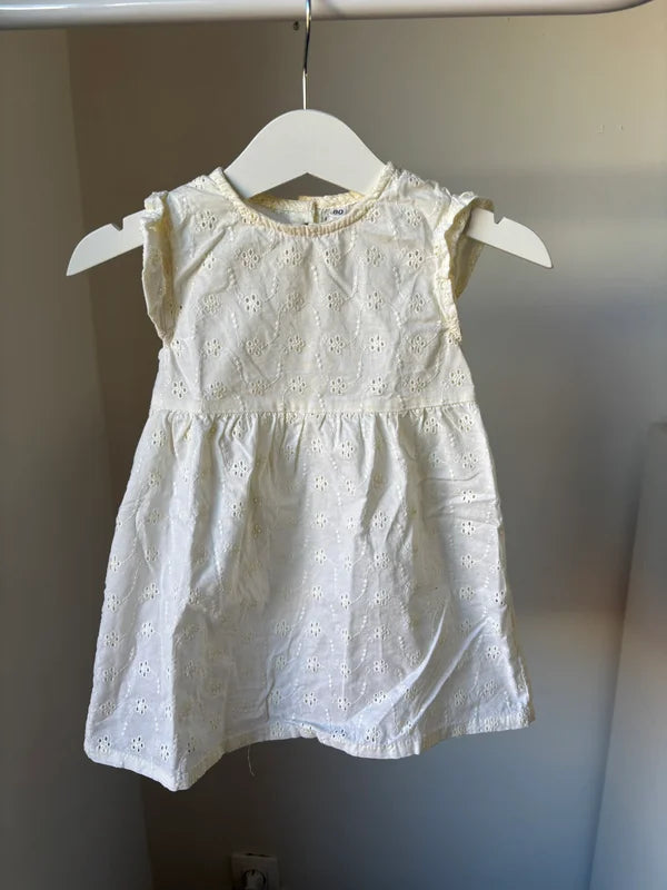 Crèmekleurig jurkje