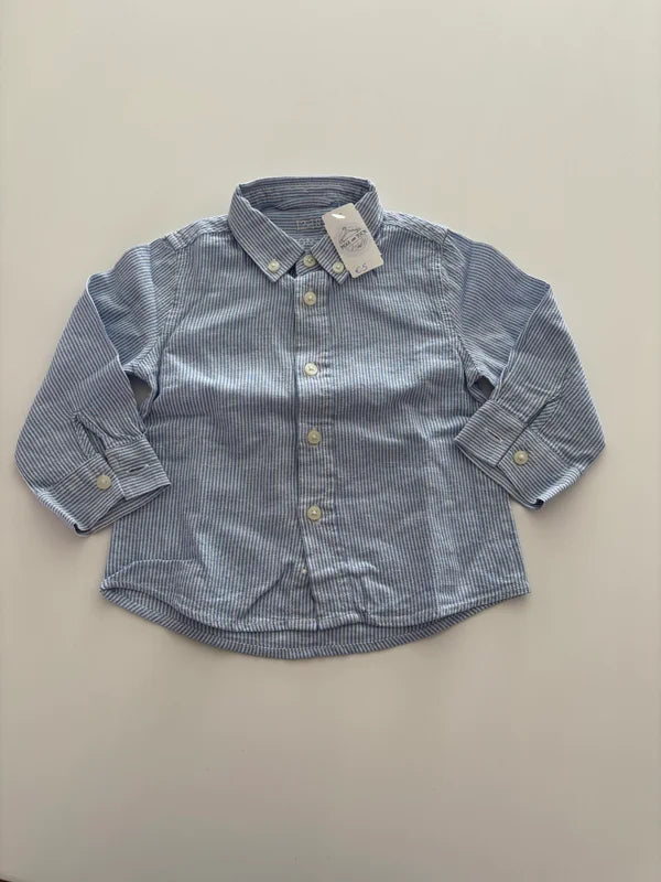 Lichtblauw gestreept hemdje