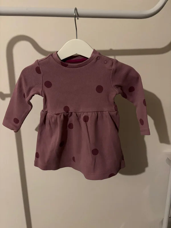 Paars jurkje met bolletjes