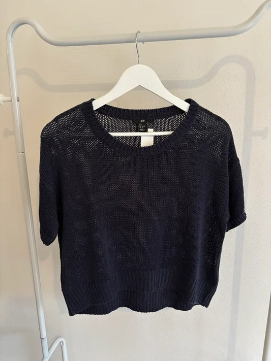 Marineblauwe trui met korte mouwen