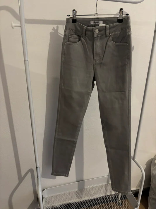 Lichtgrijze jeansbroek