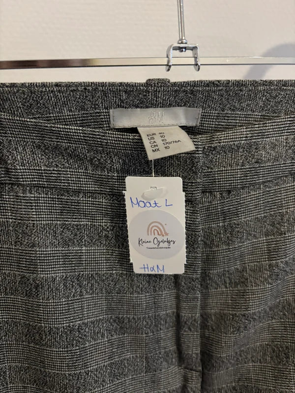 Grijze geruite broek