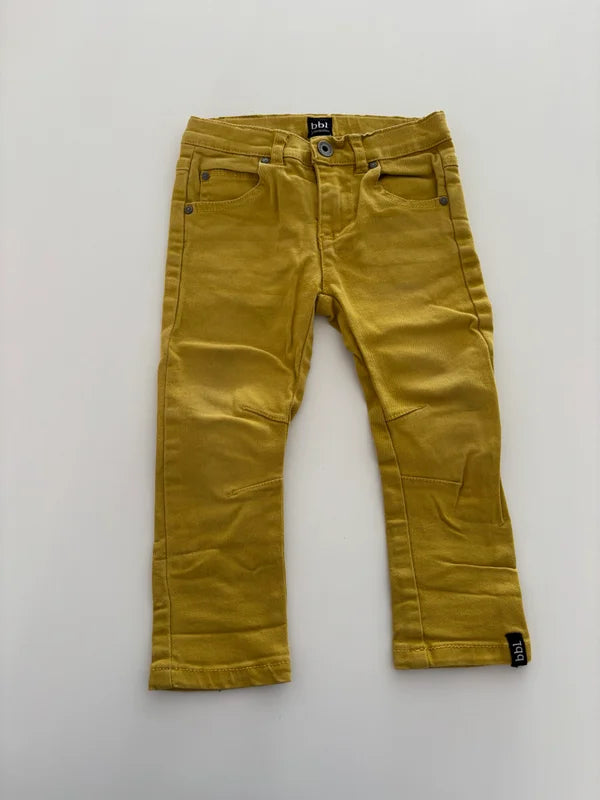 Mosterdgele jeansbroek