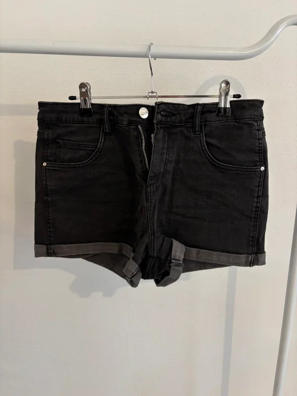 Zwart jeansshortje