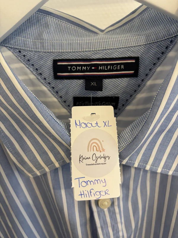 Lichtblauw gestreept hemd