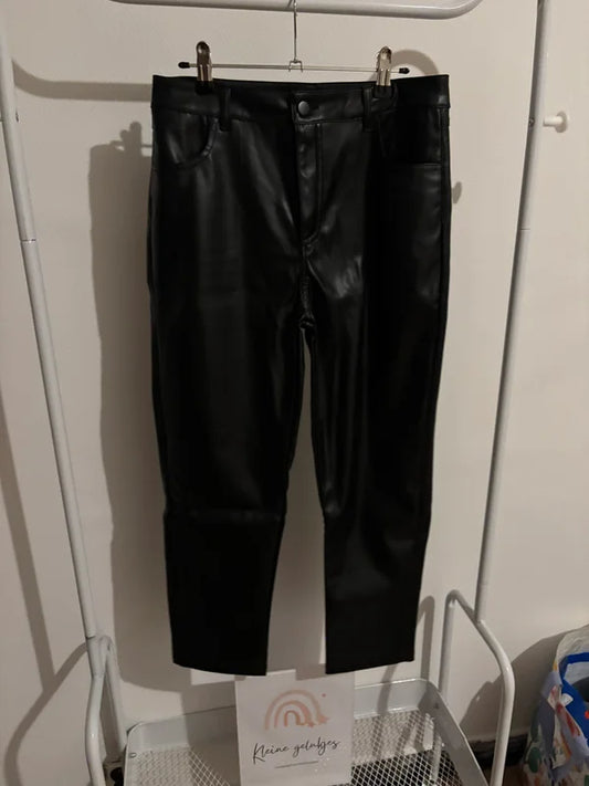 Zwarte imitatielederen broek