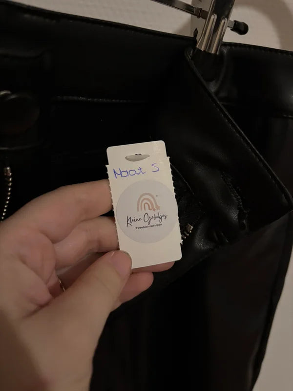 Zwarte imitatielederen broek