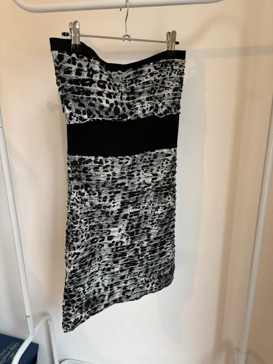 Grijze strapless panterjurk