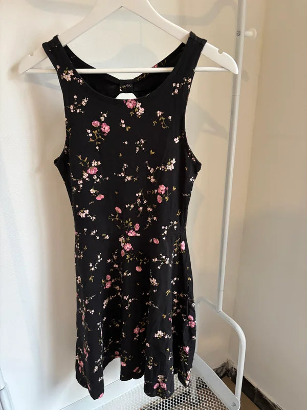 Zwarte bloemenjurk