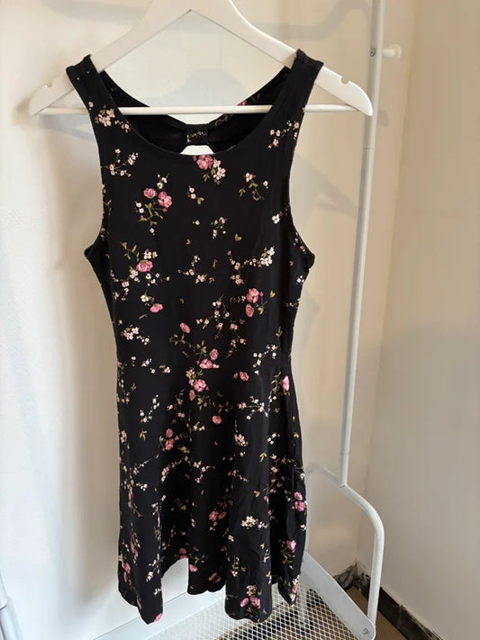 Zwarte bloemenjurk