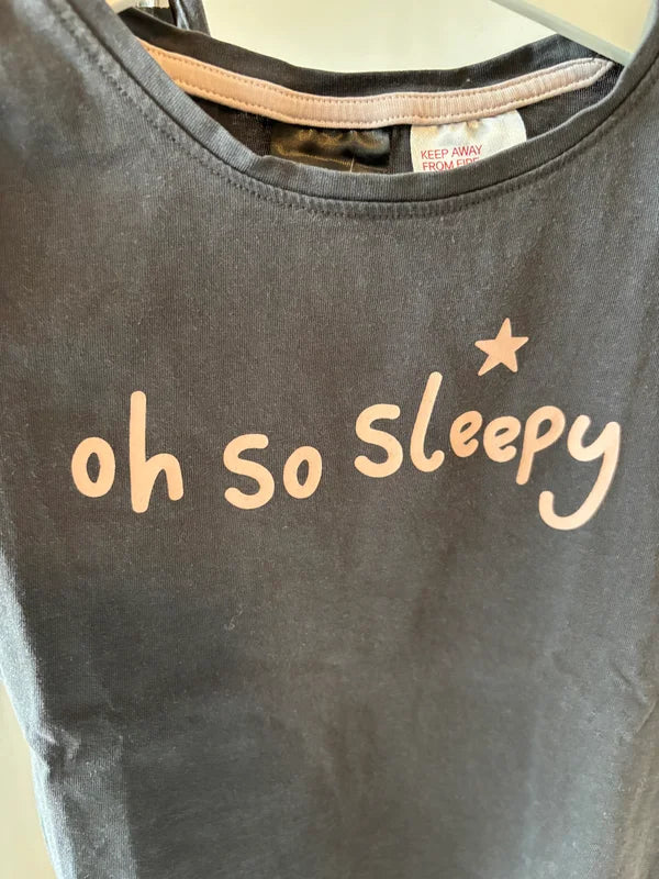 Donkergrijze tweedelige zomerpyjama