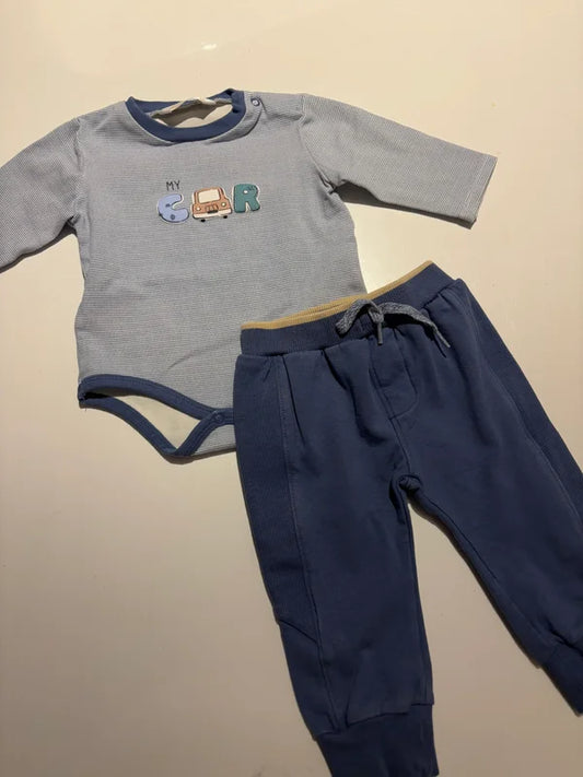 Setje: romper en broekje